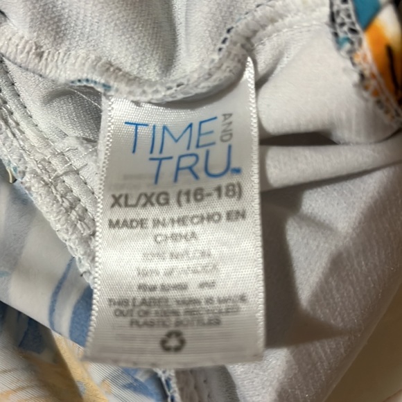 NWOT women’s swim top - Picture 2 of 2